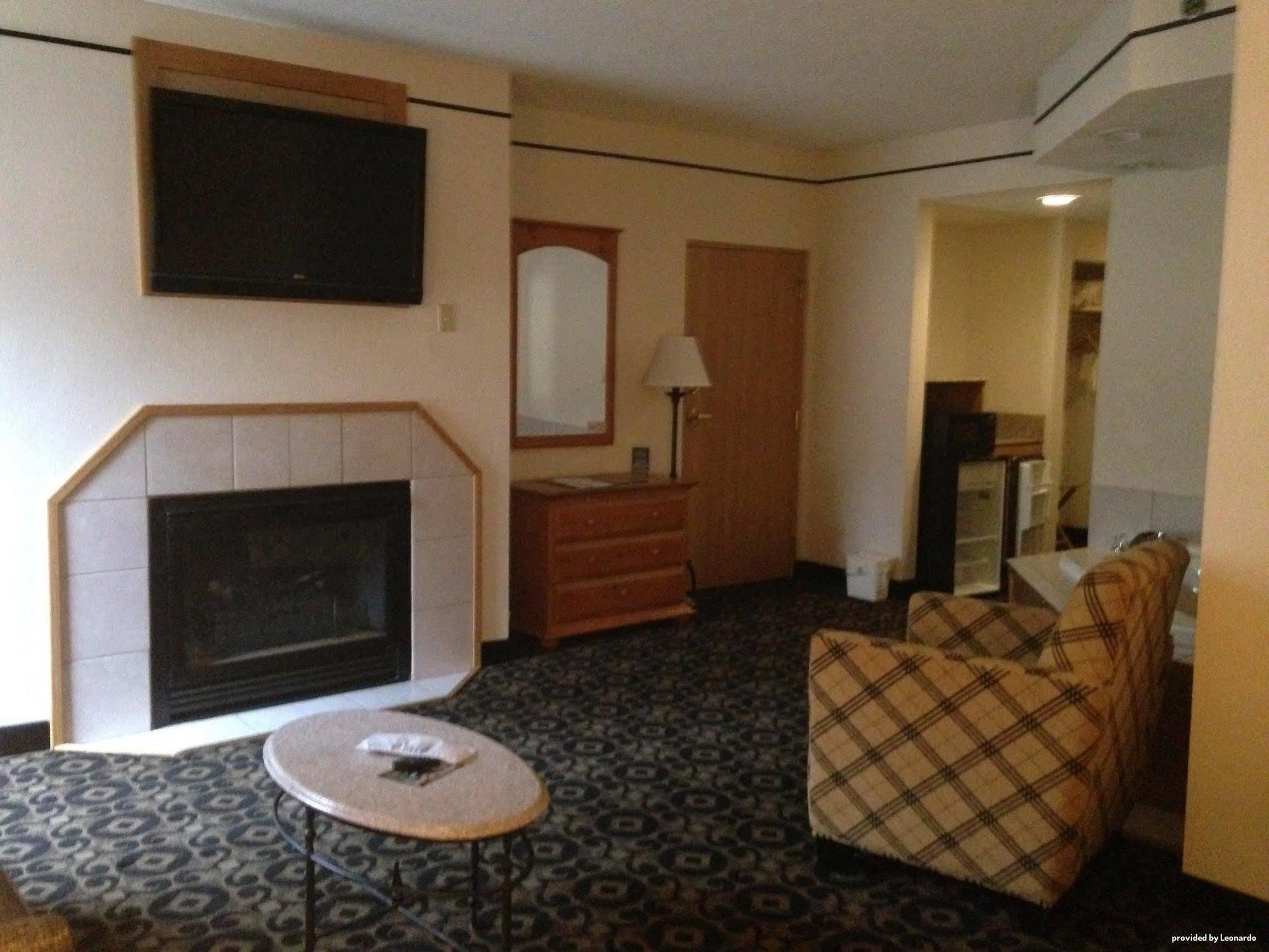 Quality Inn & Suites Boone - University Area Extérieur photo